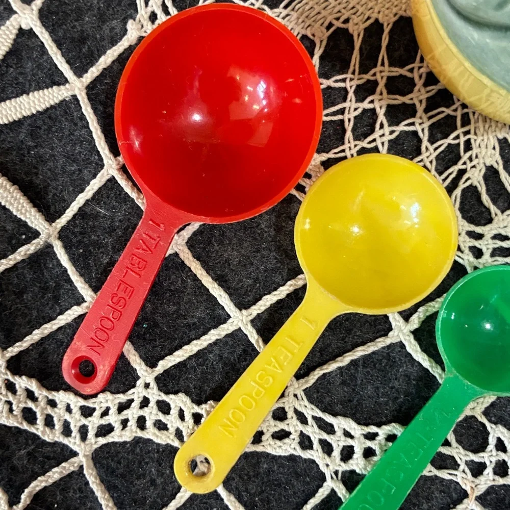 Vintage Colorful Ceramic Wall Pocket Flower Pot with Measuring Spoons - Picture 8 of 9
